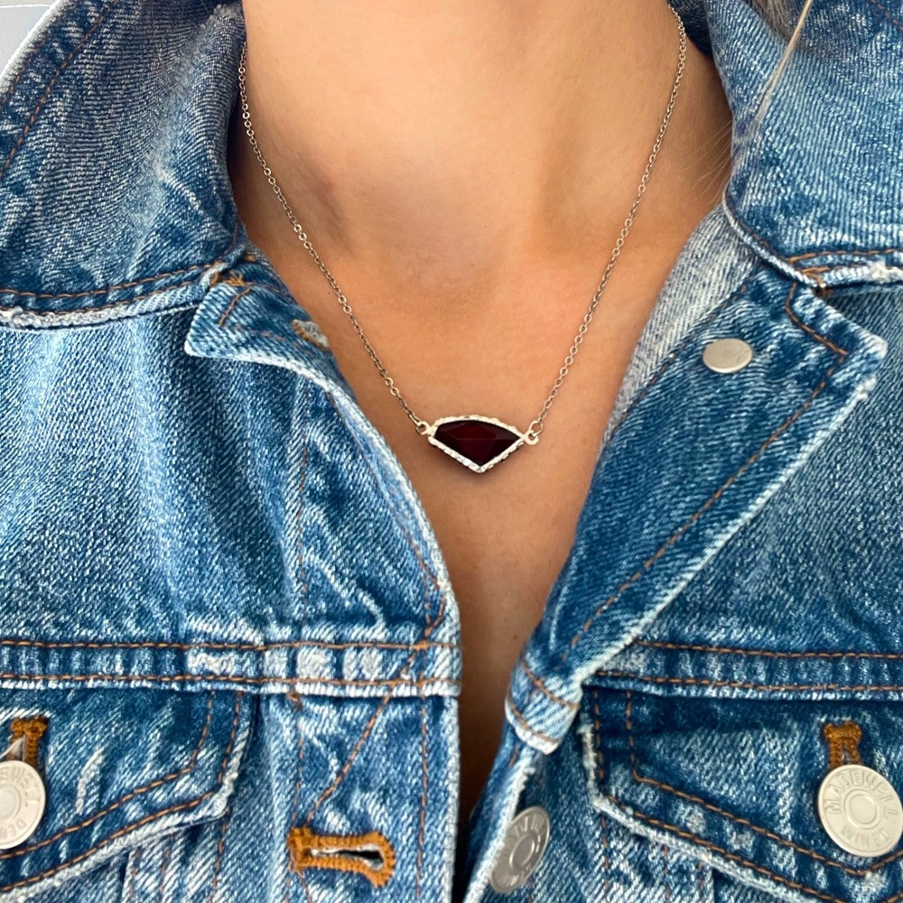 Garnet and gold pendant necklace